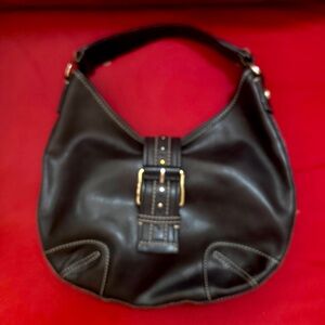 BLACK LEATHER MICHAEL KORS HOBO - GUC